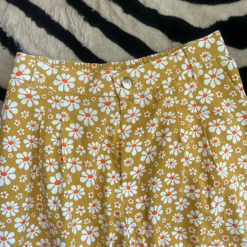 Big bud press flower graphic pants NWOT - Picture 2 of 4